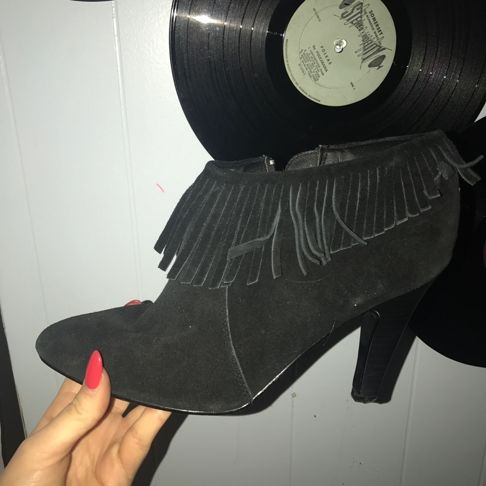 Fringe low cut suede boots